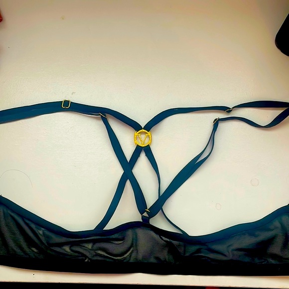Victoria Secret strappy bra 34B - Picture 2 of 4